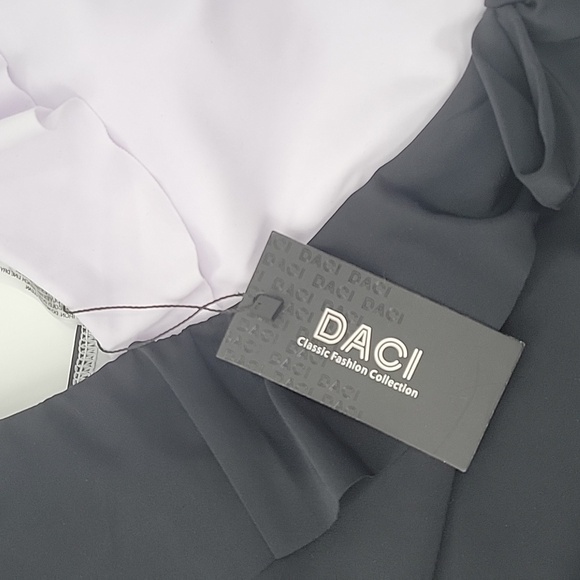 Black and White Ruffled One-Piece Swimsuit With Tummy Control NWT - Picture 7 of 16